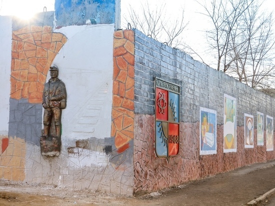 На стене в Краснокаменске восстановили граффити забайкальского художника