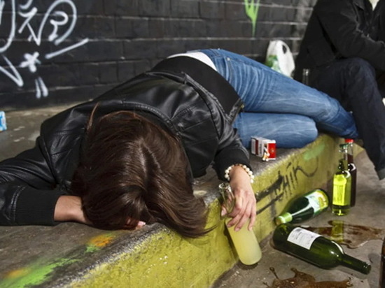 В результате ночных рейдов полиции по увеселительным заведениям в алкогольном опьянении задержали 332 несовершеннолетних.