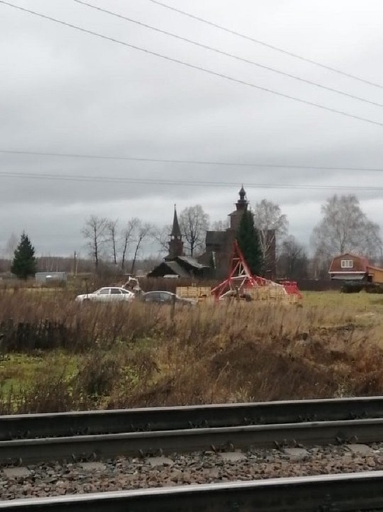 В Ярославской области вышку связи громоздят рядом с уникальным храмом