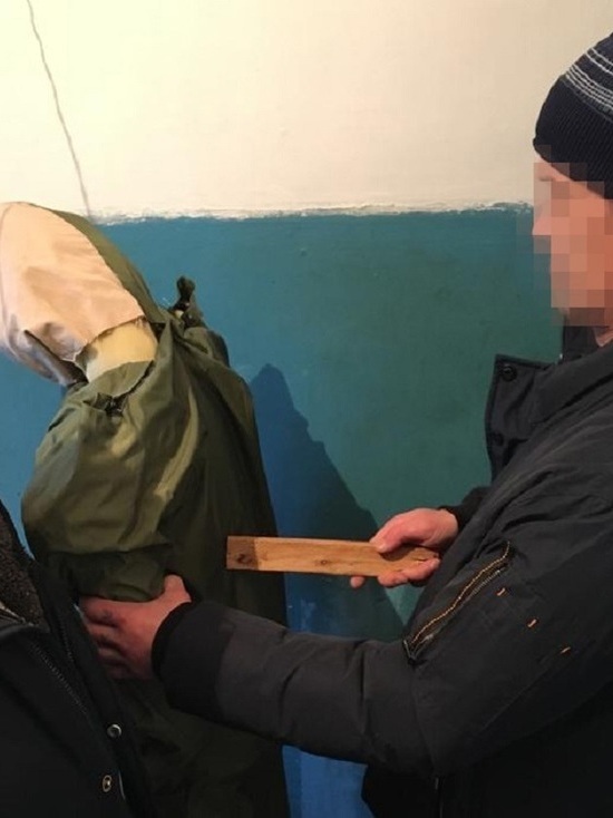 Житель маленького села на Колыме получил нож в спину