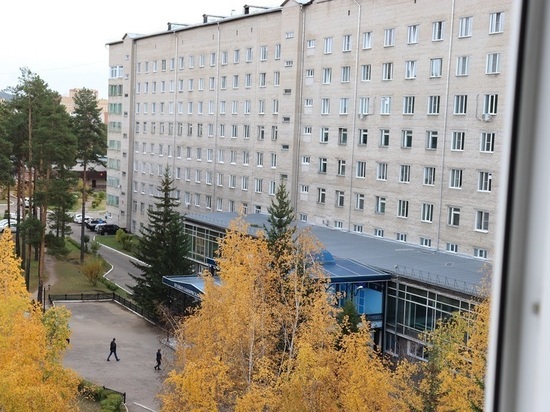 Упавший из окна 9 этажа пациент больницы в Чите находится в реанимации