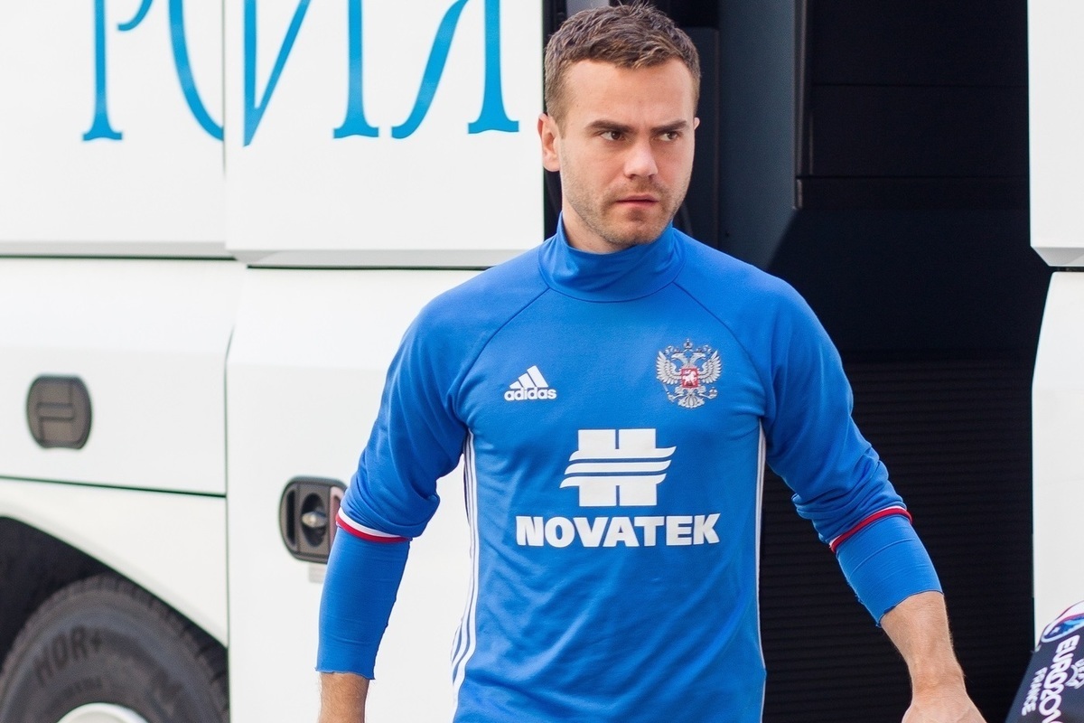 Станислав Черчесов уговаривает вратаря ЦСКА возобновить его международную карьеру.