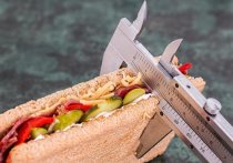 Диетологи составили список вредных пищевых привычек, мешающих людям сбросить лишний вес