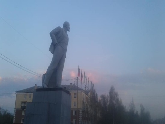 Администрация Ревды решила убрать памятник Ленину из центра города, пойдя против областных властей