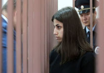 Следователи выясняют, могли ли девушек подстрекать к расправе над Михаилом Хачатуряном