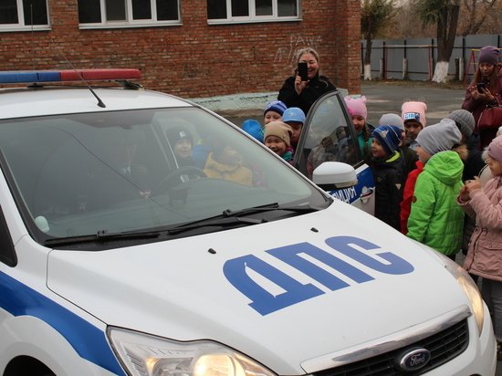 В Орске детям рассказывают, что такое безопасный переход