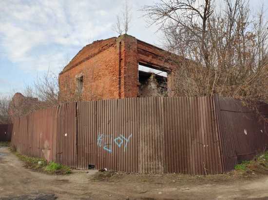 В Тверской области Гостиный двор оградили от экстремалов забором и сигнализацией
