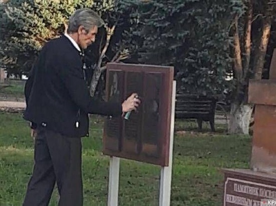 В Армавире депутат закрасил мемориал воевавшему на стороне вермахта армянину Гарегину Нжде: посольство возмущено