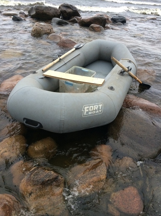 В Ладожском озере пропал рыбак, нашли только лодку