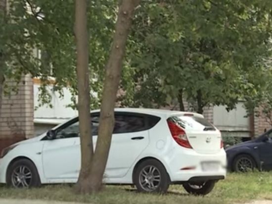 В Костроме управляющие компании начали учить горожан как правильно парковать машины