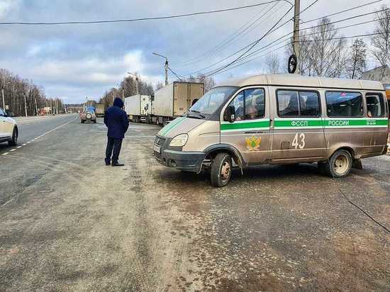 Приставы с инспекторами ГИБДД поймали на дорогах Кирова 11 должников по штрафам