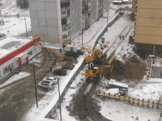 В минувший четверг в Архангельске «примагнитился» строительный кран
