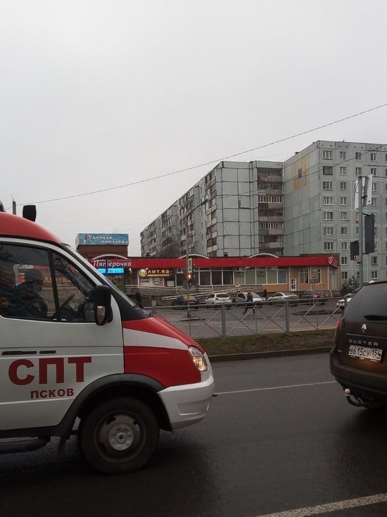 Светофор появился на смертельном пешеходном переходе в Пскове