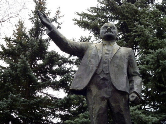 В парке Йошкар-Олы памятник Ленину облили краской