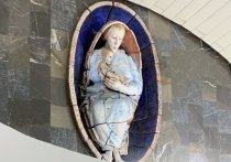 Пациент психдиспансера счел внешний вид скульптуры «Мадонна с младенцем», расположенной на станции Московского метрополитена «Римская», слишком откровенным