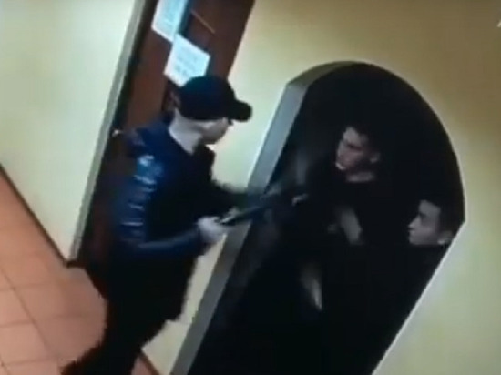 Пьяный житель Цигломени явился в бар с обрезом мстить охранникам (видео)