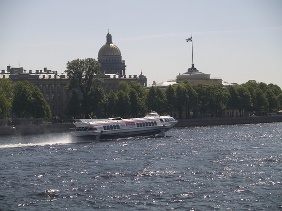 Из Санкт-Петербурга стремительно ушла вода