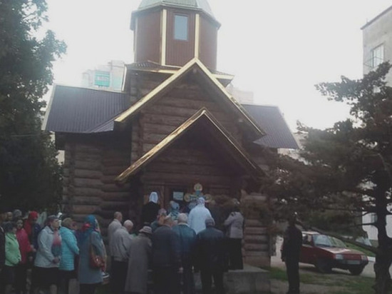 В администрации Зеленского осудили решение снести храм ПЦУ в Крыму