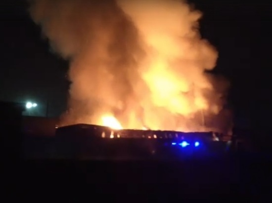 Крупный пожар тушат в Авиационном переулке в Чите