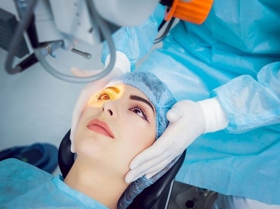 Операции на глаза с помощью нового лазера делают хабаровские микрохирурги