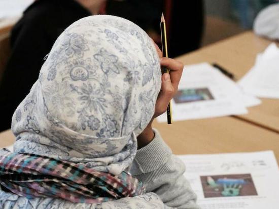 В Германии хотят запретить платки в детских садах и начальных школах