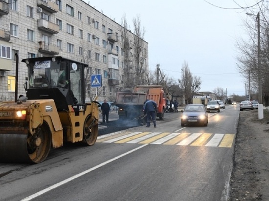 Бочаров проверил ремонт дороги в Ленинском районе