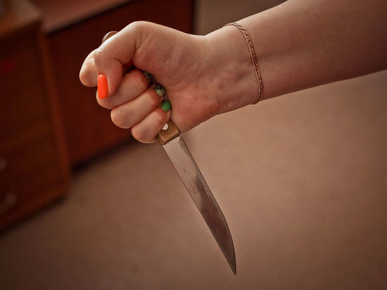 Пырнувшую сожителя ножом калужанку задержали на улице