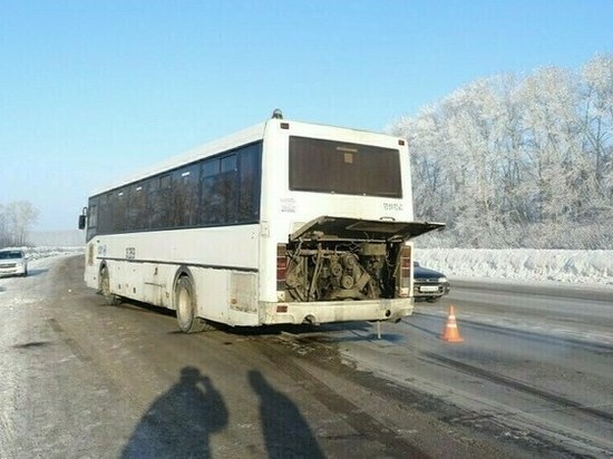 Кузбасский автобус из-за холода застрял на казахстанской трассе