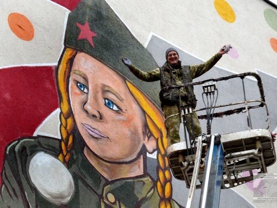 В Новомичуринске исправили граффити с девочкой в военной форме