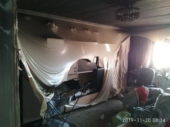 В Чебоксарах соседи вынесли из горящей квартиры пострадавшую пенсионерку
