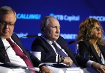На деловом форуме "Россия зовет!" Владимир Путин признал, что к работе правительства и ЦБ есть вопросы