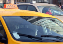 Более половины водителей такси в Москве являются мигрантами, а почти в 3% случаев к пользователям приезжает не та машина, что указана при заказе