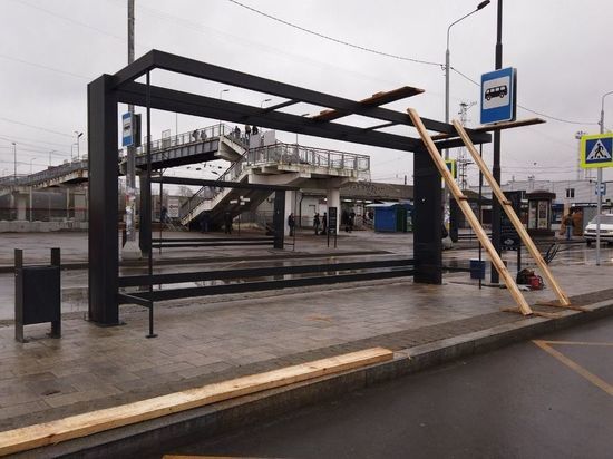 В Серпухове приступили к остеклению остановок на вокзале
