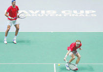 Российским теннисистам Карену Хачанову и Андрею Рублеву приходится непросто: они вдвоем тянут на себе выступление сборной России на Кубке Дэвиса