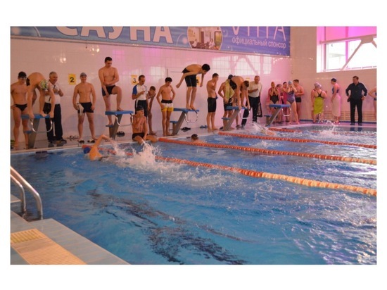 Студентки из Серпухова одержали победу на спартакиаде по плаванию