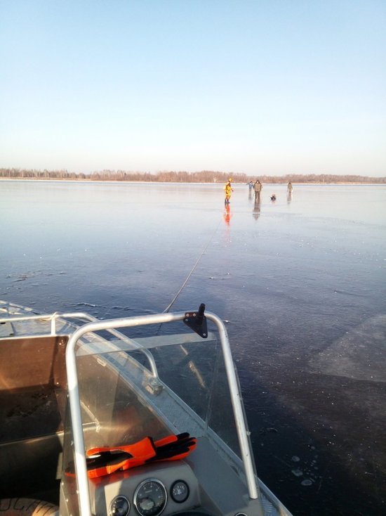 В Марий Эл спасли рыбаков, оказавшихся на льдине