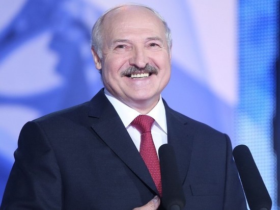 Лукашенко запретил руководителям брать на работу любовниц Лукашенко запретил руководителям брать на работу любовниц