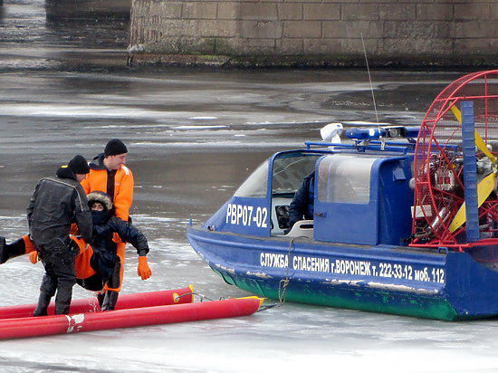 Воронежские спасатели призвали рыбаков не выходить на лед