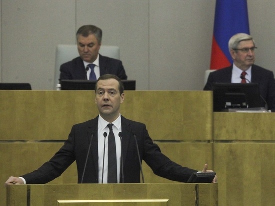 Медведев предложил свой способ использования идеи "четырехдневки"