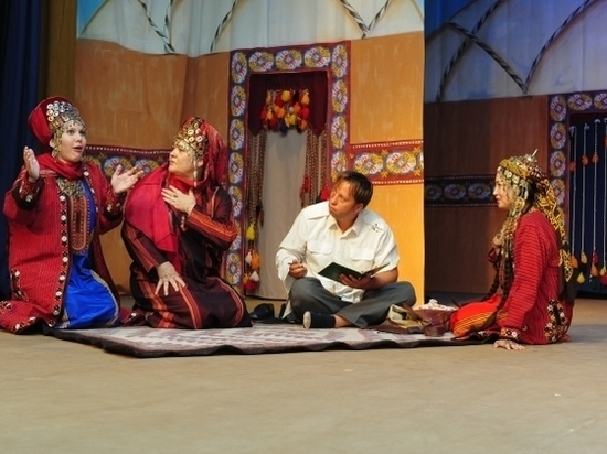 В Волгограде с гастролями играет труппа театра из Ашхабада