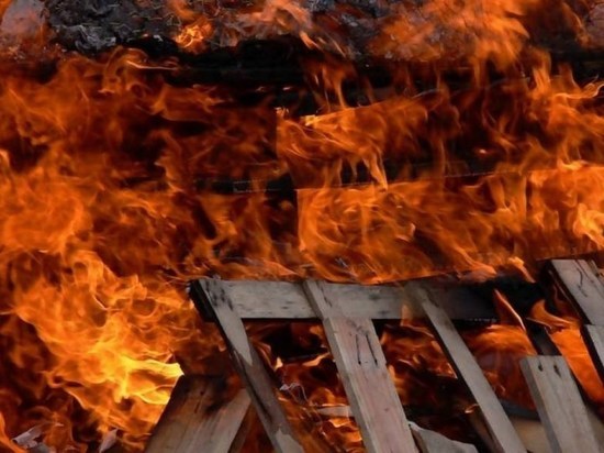 В Хакасии погибли в пожаре трехлетний мальчик и семилетняя девочка В Хакасии погибли в пожаре трехлетний мальчик и семилетняя девочка