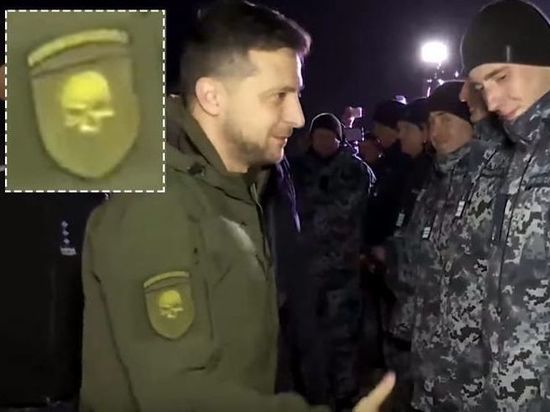 Блогеры обсудили череп на шевроне Зеленского: "Почему не унитаз?"