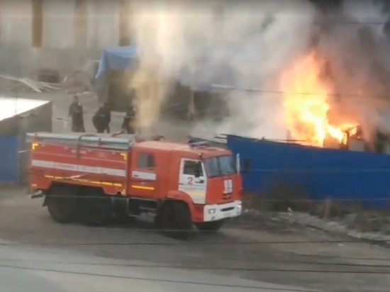 В Рязани на стройке загорелся вагончик