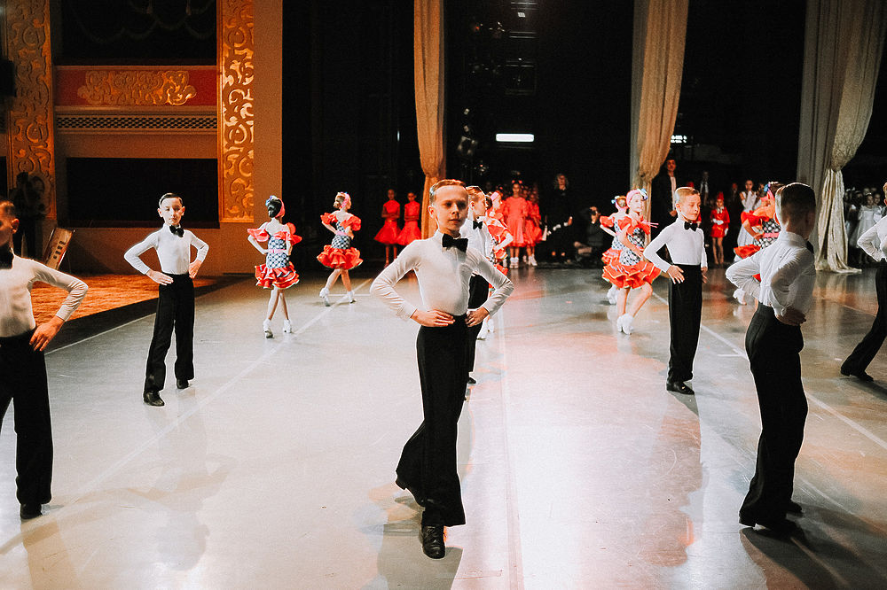 детская театральная студия росток. досуговый центр митино. митино театральная студия дверь. театр на малой бронной здание. театр митино.