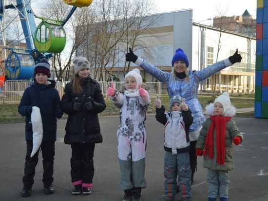 В Серпуховском парке «Питомник» отметили День рождения Деда Мороза