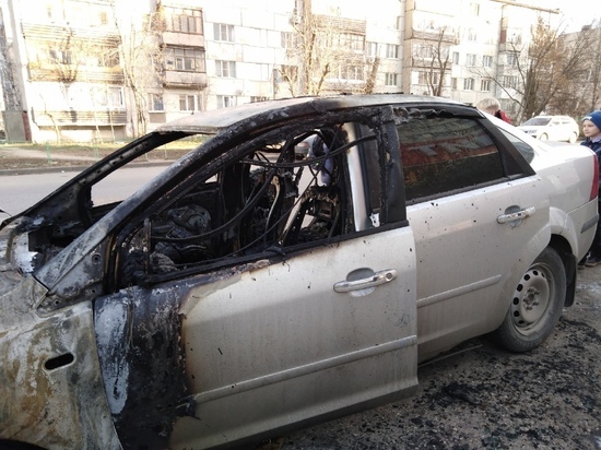 В ночь на понедельник в Рязани сгорел автомобиль