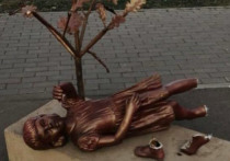 Ровно год простояла скульптура маленькой девочки в сквере «Связь поколений» в Химках, пока до нее не добрались руки вандалов
