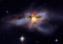 Группа ученых, представляющих Геттингенский университет, обнаружили, что в галактике NGC 6240, расположенной в созвездии Змееносца, находится сразу три сверхмассивных черных дыры, две из которых в десятки раз превышает массу аналогичного объекта в центре Солнечной системы