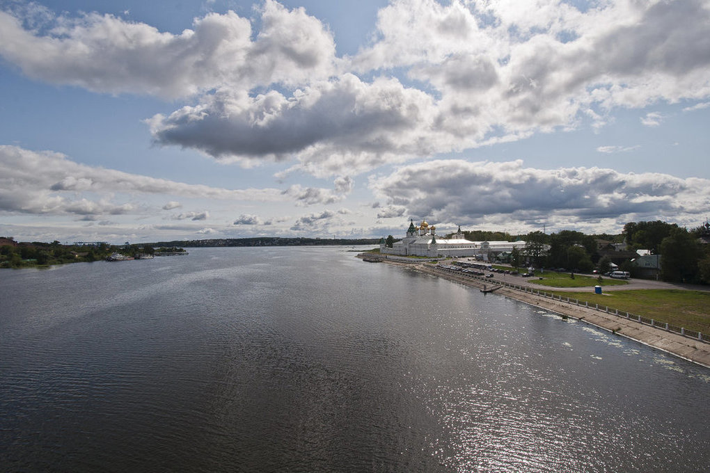 Река кострома. Река Кострома в Костроме. Про Костромскую реку Волга. Река Костромка Кострома. Кострома Волга.