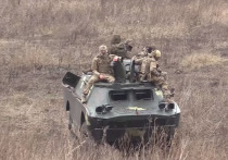 Вооруженные силы Украины (ВСУ) провели в Донбассе учения танковых подразделений резерва Объединенных сил, сообщает служба общественных связей Сухопутных войск ВСУ в своем Facebook-аккаунте